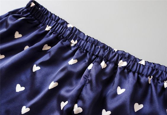 Жіноча піжама Love атласна: топ та шорти синя фото
