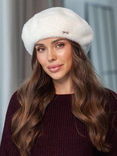 Женский берет Alpaca из экомеха молочный фото