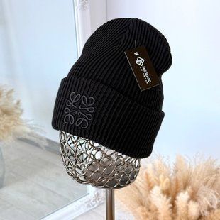 Шапка унісекс Knitted Loewe з відворотом з чорним логотипом чорна фото
