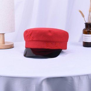 Жіночий картуз, кепі, кашкет з лаковим козирком червоний фото