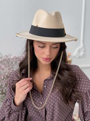 Шляпа женская Федора Calabria с металлическим декором и цепочкой молочная фото