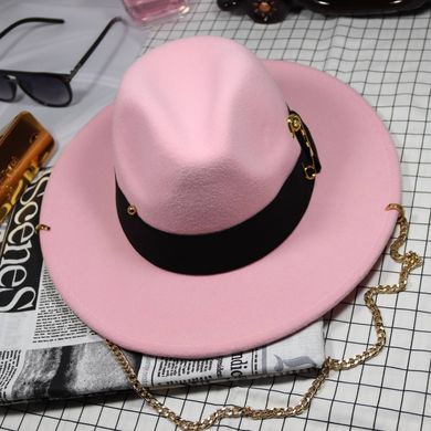 Шляпа женская Федора Calabria с металлическим декором и цепочкой розовая (пудра) фото