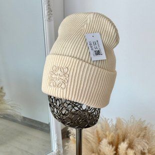 Шапка унісекс Knitted Loewe з відворотом світло-бежева фото