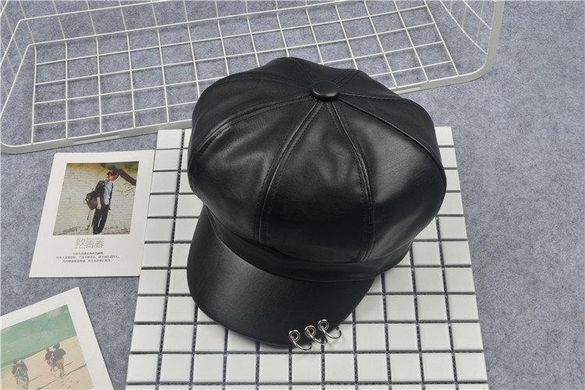 Жіночий картуз, кепі, кашкет з сріблястими кільцями з екошкіри чорний фото