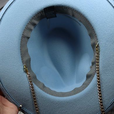 Капелюх жіночий Федора Calabria з металевим декором і ланцюжком блакитна фото