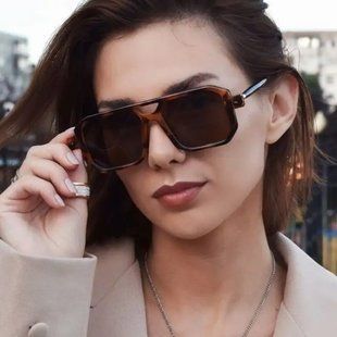 Солнцезащитные очки прямоугольные Deluxe коричневые леопардовые фото