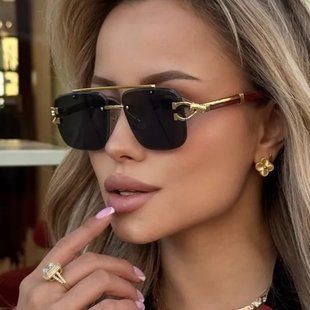 Солнцезащитные очки квадратные Panth&egrave;re без оправы с деревянной текстурой черные фото